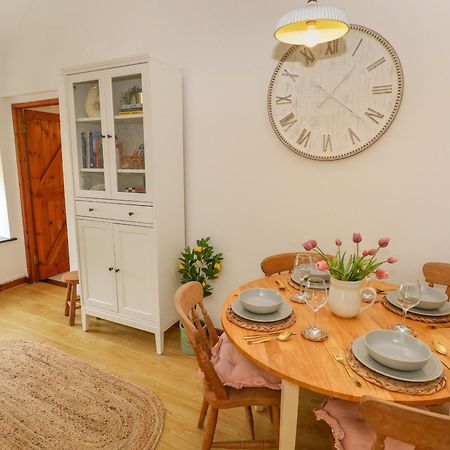 The Stables Villa Haverfordwest Bagian luar foto