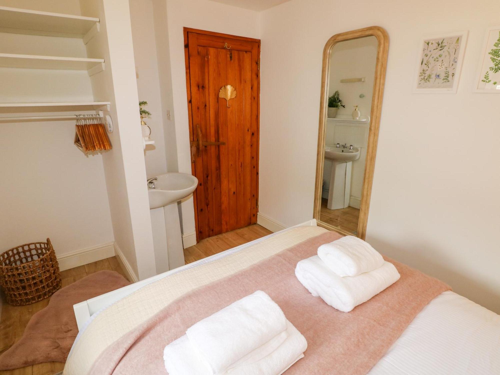 The Stables Villa Haverfordwest Bagian luar foto